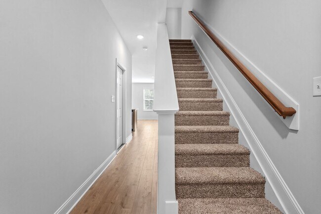 Foto del edificio - Move in By Dec. 15th & Get A Month Rent Free + $500 Visa Gift Card!