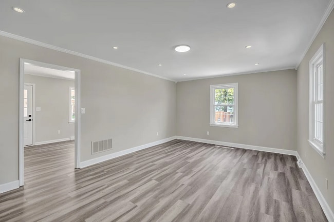 Building Photo - 120 Abbotsford Dr