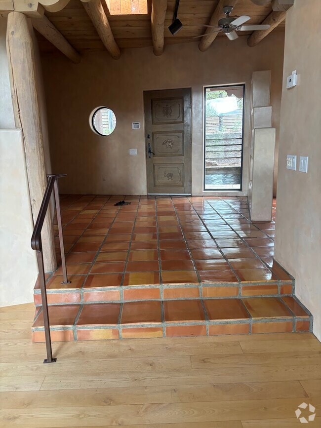 Building Photo - 1005 Calle Dorthia