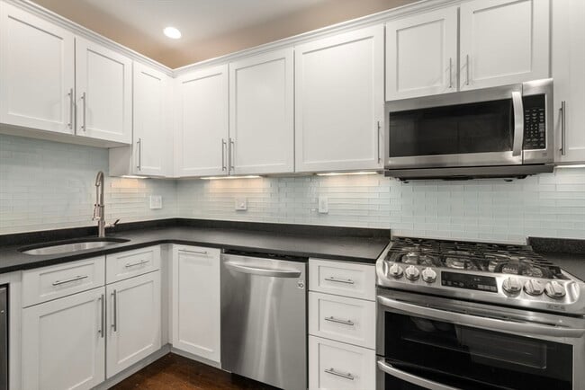 Building Photo - 12 Mohawk St