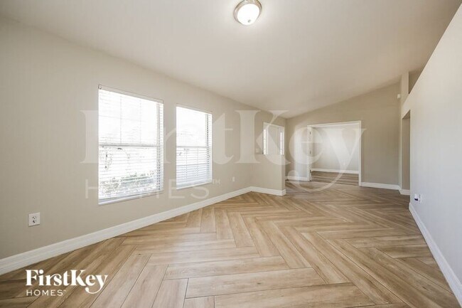 Building Photo - 203 Roat St