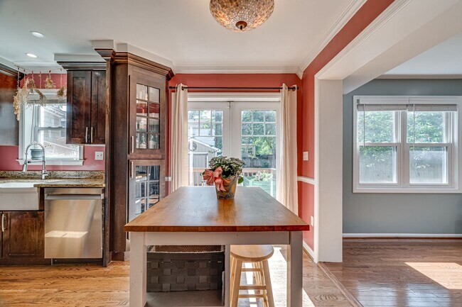 Foto del edificio - Charming Duplex in Jefferson Manor Neighborhood