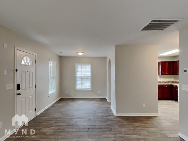 Foto del edificio - 5581 Ricky Ln