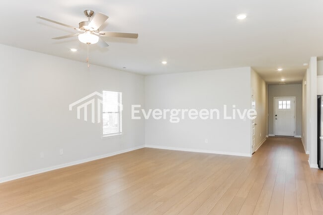 Building Photo - 14717 Mountain Strm Dr