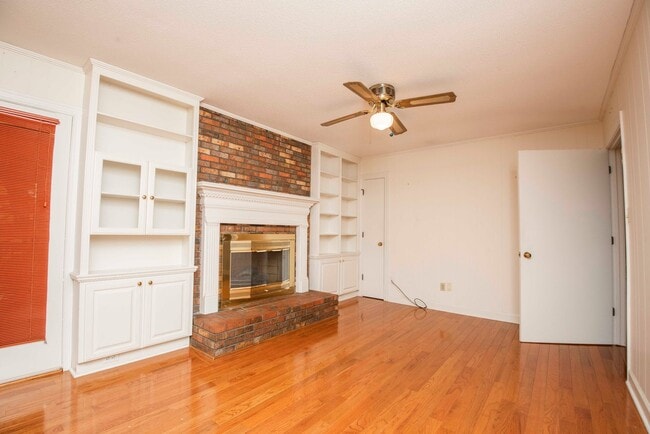 Foto del edificio - Halls 37938 - 4 bedroom, bath home with 4 garage spaces - Call Susan Niedergeses 865-300-4722