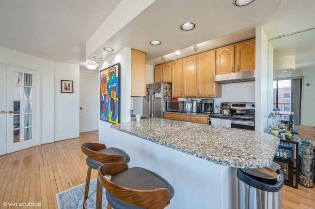 Foto del edificio - 345 W Fullerton Pkwy