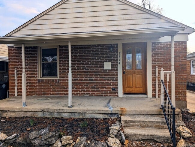 Building Photo - Adorable Belmont Home with Basement - AVAILABLE NOW!