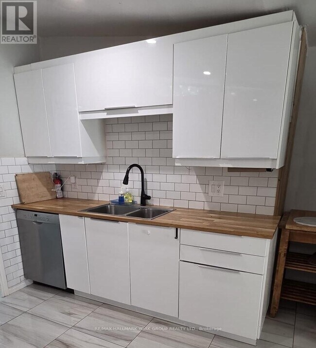 Photo du bâtiment - 200 Spring Rd