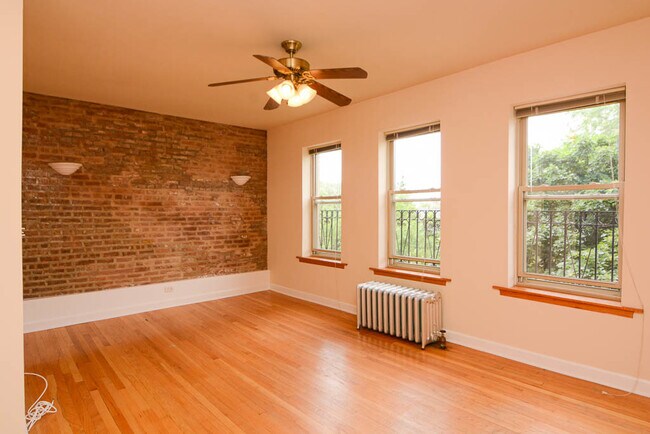 Building Photo - 4235 N Paulina St