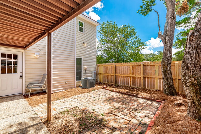 Building Photo - 9821 Siegen Ln