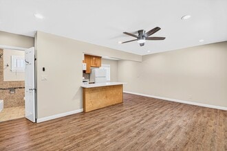 Building Photo - 1427 W Parade St