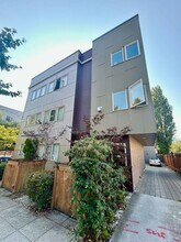 Building Photo - 709 15th Ave