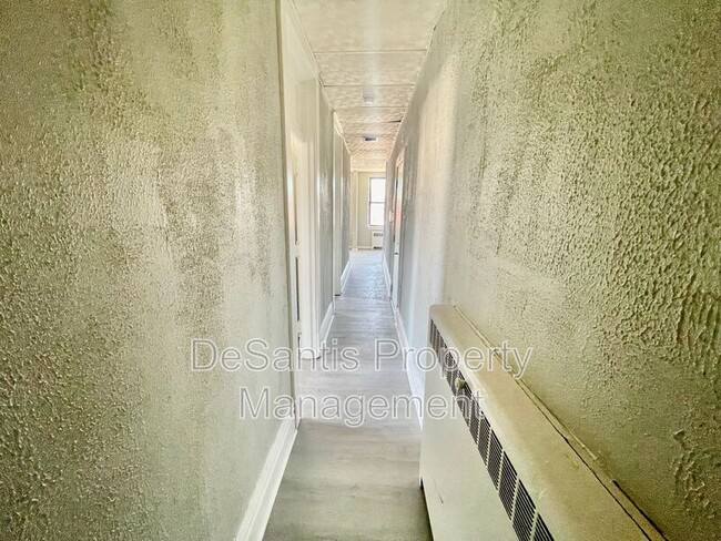 Building Photo - 810 Amity St