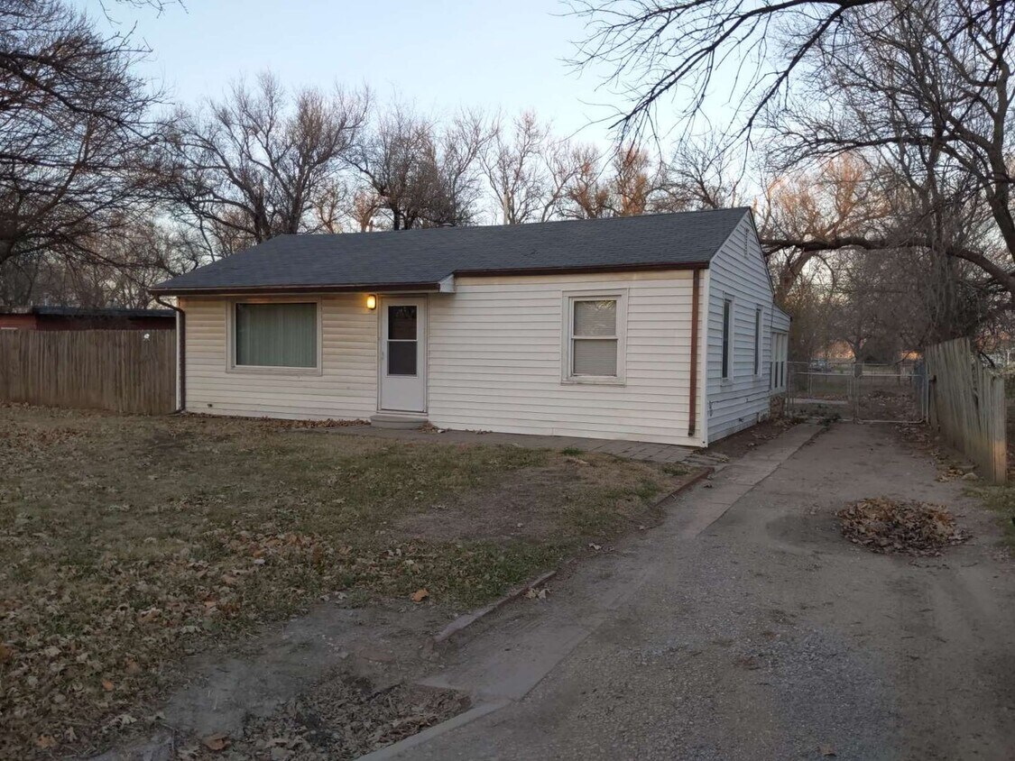 Primary Photo - 2 Bed, 1 Bath Ready for Rent!