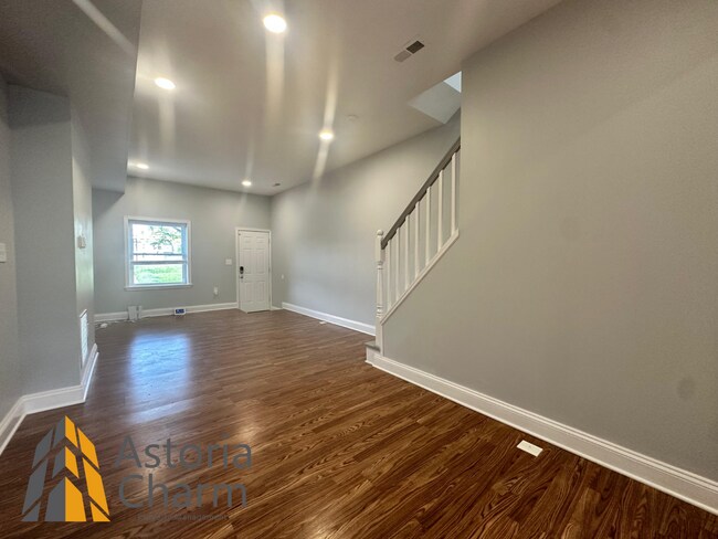 Foto del edificio - Updated 2 Bedroom 1.5 Bath Home with Deck,...