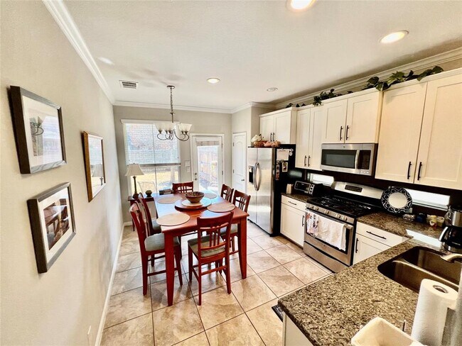 Building Photo - 13400 Briarwick Dr