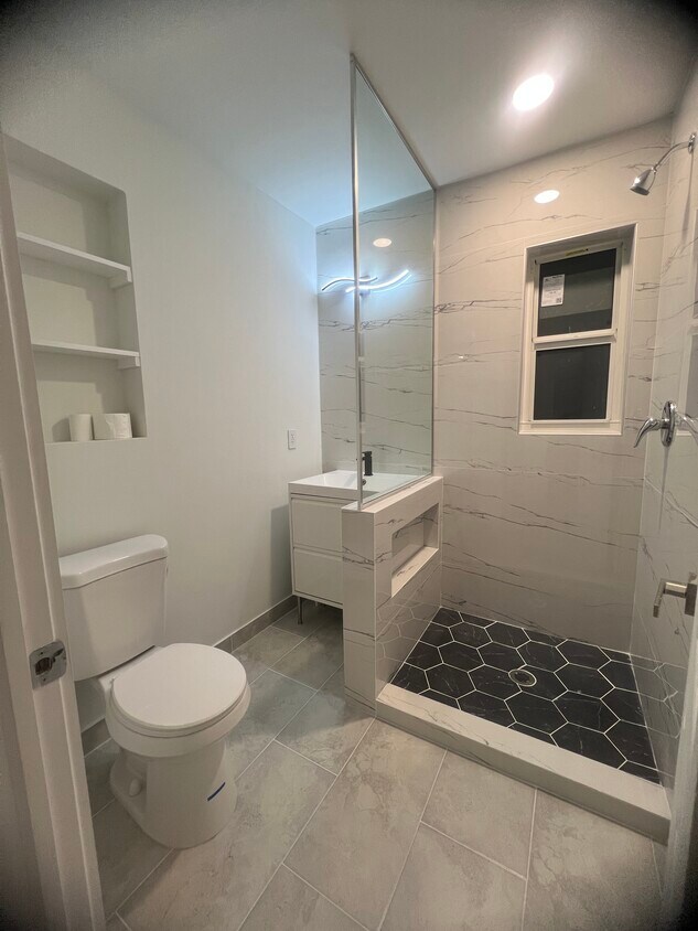 Foto principal - 2331 NW 64th St