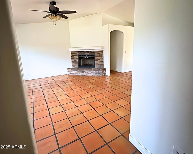 Foto del edificio - 9431 Serpentine Ln