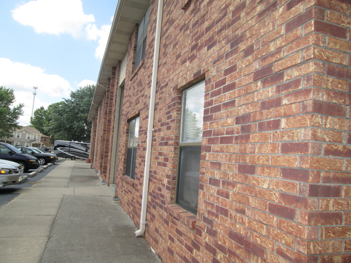 Primary Photo - 2159 E Macs Ct