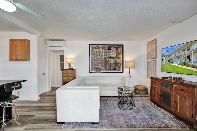 Foto del edificio - 741 Bayshore Dr