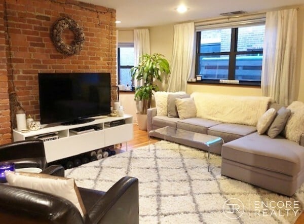 Building Photo - 103 Gainsborough St