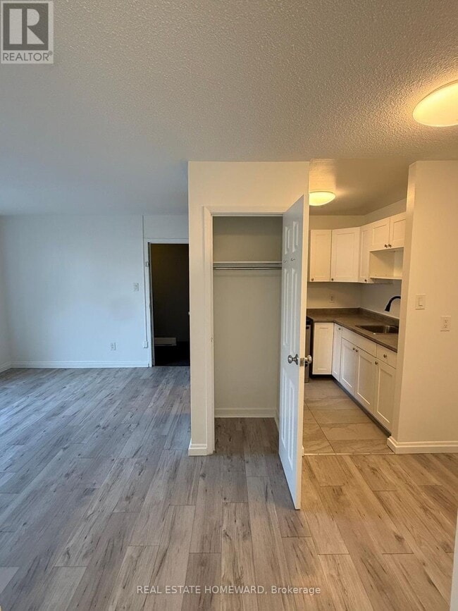 Building Photo - 158 Main St