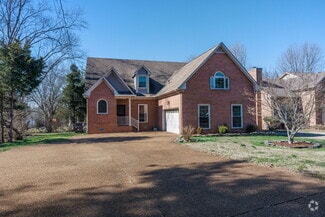 Building Photo - 196 London Ln