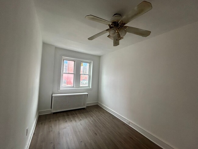 Building Photo - 3253 Jasper st 2Br apt $ 1195