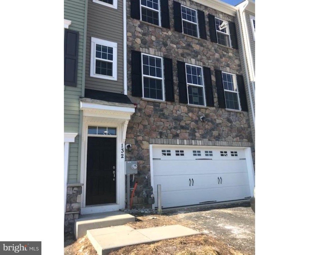 Primary Photo - 132 Graystone Dr