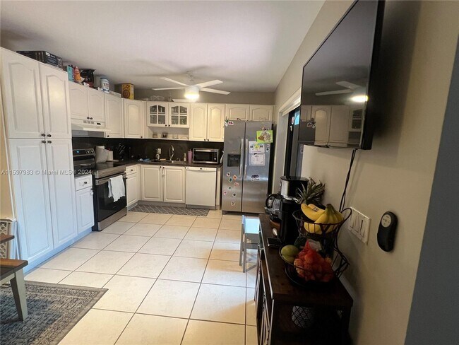 Building Photo - 2532 Camelot Ct