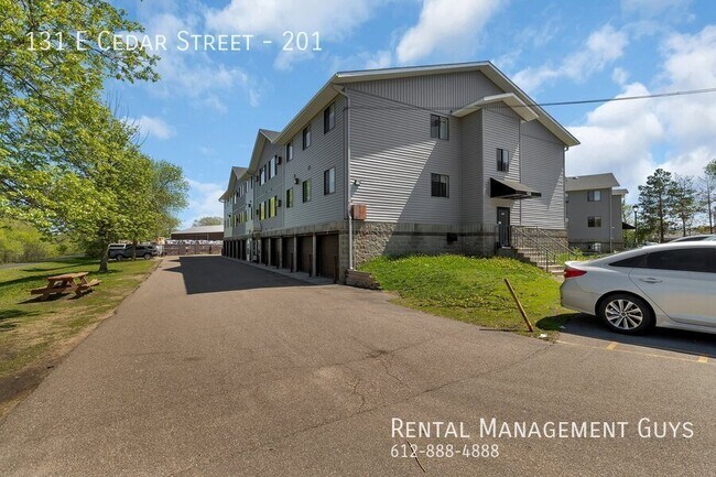 Foto del edificio - 131 Cedar St E