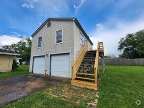 Building Photo - 105-102 9th Ave