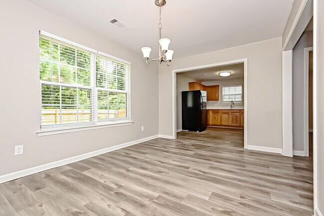 Building Photo - 804 Crescent Way