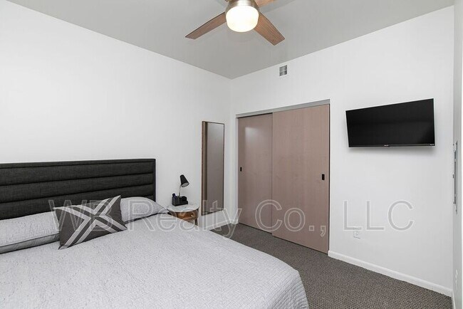 Building Photo - 315 5th St
