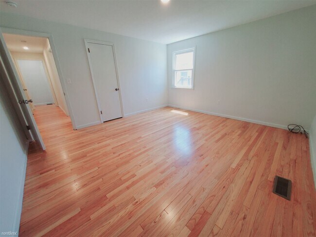 Foto del edificio - 4 br, 2.5 bath Condo - 39 Keith St