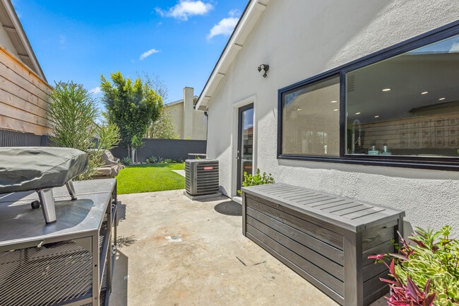 Building Photo - 6522 Farinella Dr