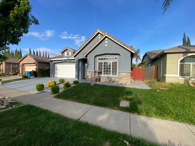 Foto del edificio - 686 Anna Dr