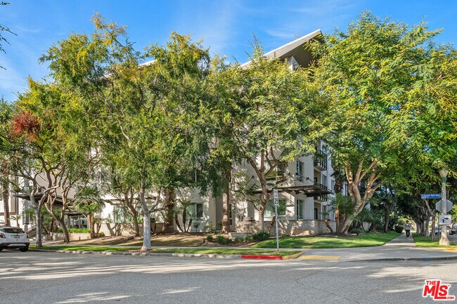 Foto del edificio - 6400 Crescent Prk E