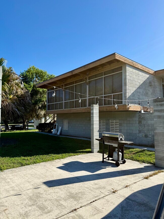 Foto del edificio - 160 N Lakeview Dr