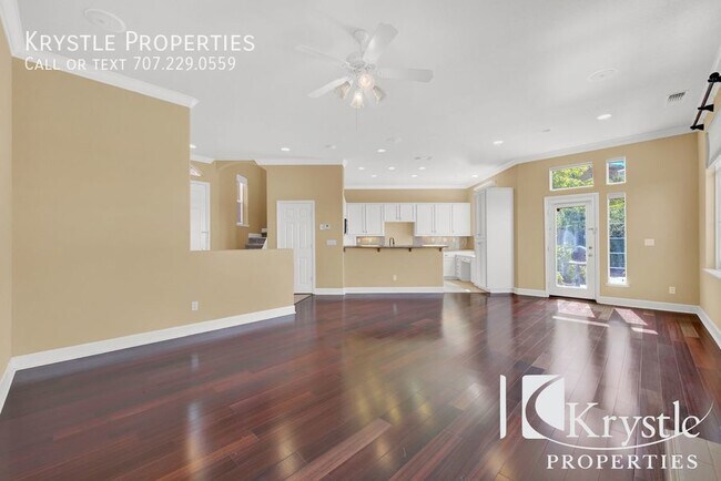 Building Photo - Gorgeous 5bd home in the luxurious, gated ...