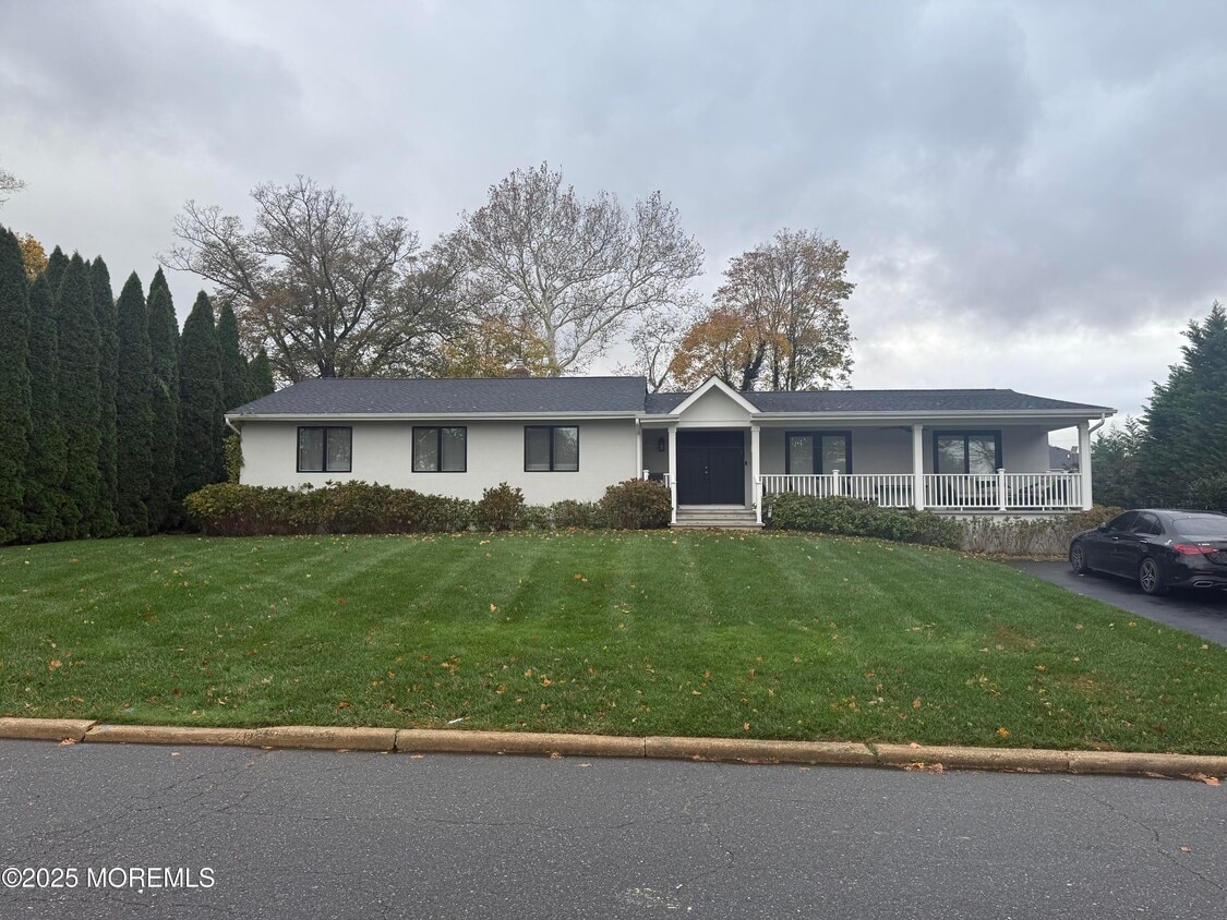 Foto principal - 884 Red Oaks Dr