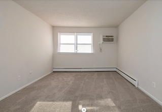 Interior Photo - Colonial Point Apartments