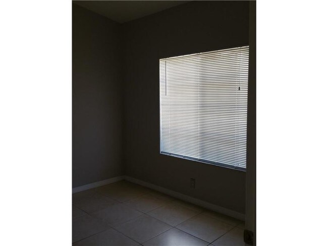 Building Photo - 3860 SW 48th Ave