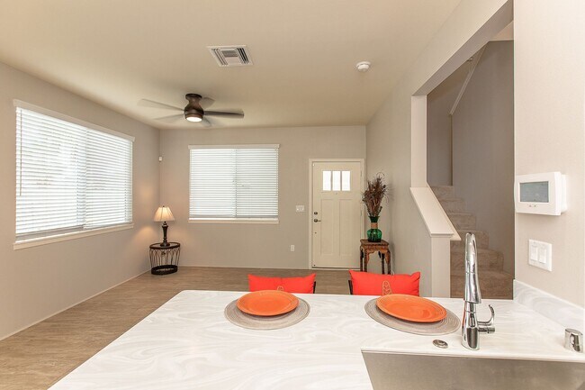 Building Photo - Pet Friendly Single Family Home with Yard
