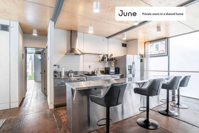 Building Photo - Room in Shared 6 bed/6 bath home