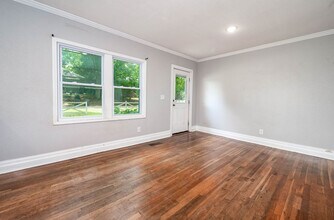 Building Photo - 120 E Screven St