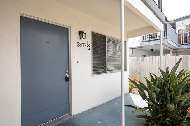 Foto del edificio - Spacious 1 Bedroom with Parking | Just One...