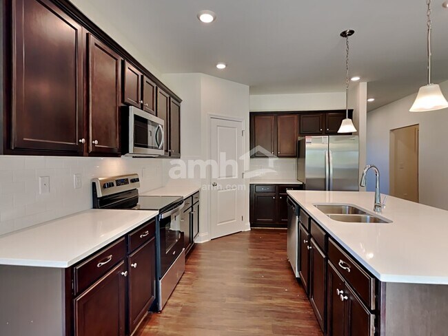 Foto del edificio - 639 Carnaby Ln