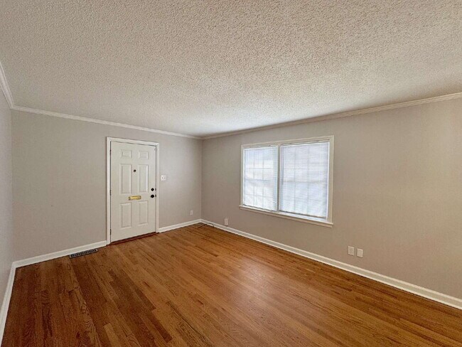 Building Photo - Well Maintained Home Minutes from Downtown Raleigh!