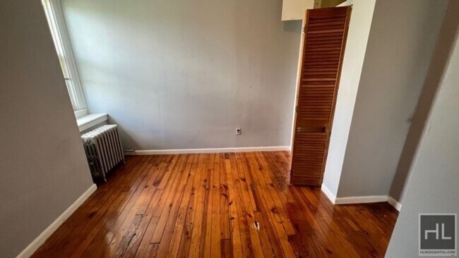 Foto del edificio - LARGE ROOMS FOR RENT  BROOKLYN AVENUE/ PRI...